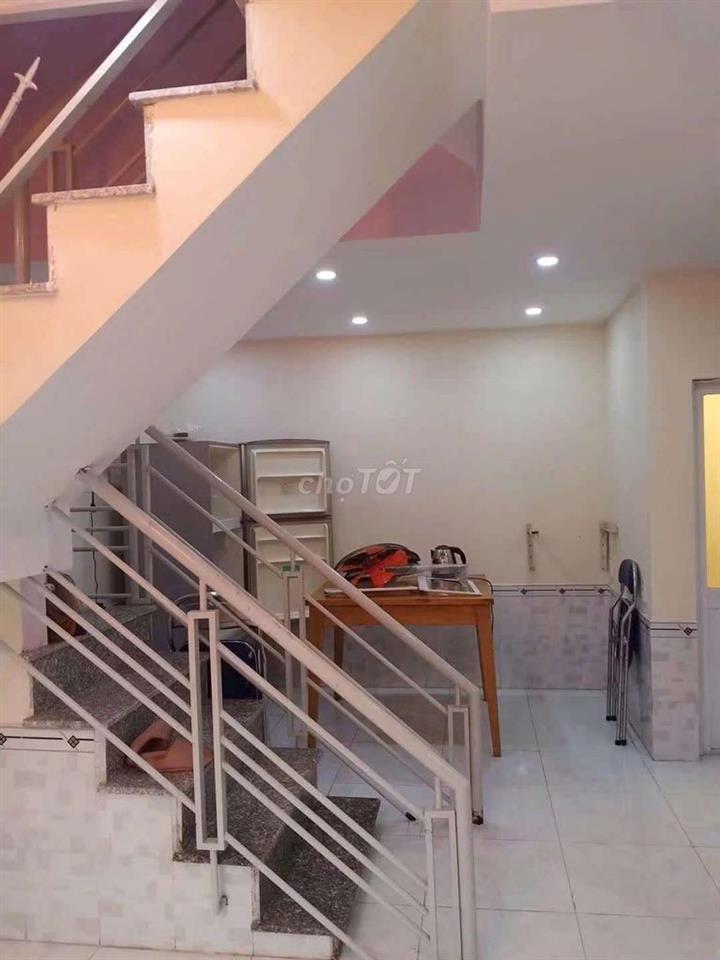 Cho thuê nhà nguyên căn ngay chợ thạnh Xuân. q12. 6tr 1 tháng 