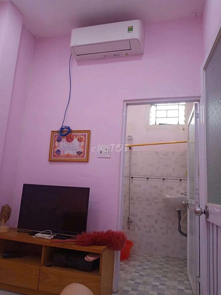 Cho thuê nhà nguyên căn ngay chợ thạnh Xuân. q12. 6tr 1 tháng 