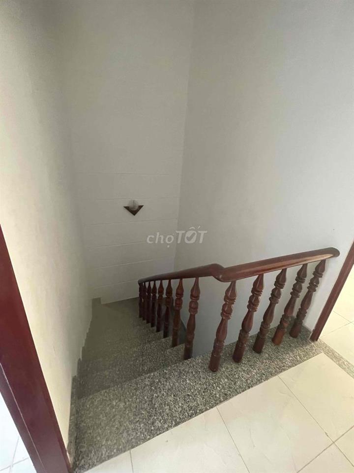 nhà cho thuê 4pn 5wc  rộng rãi phù hợp làm văn phòng hoặc kinh doanh