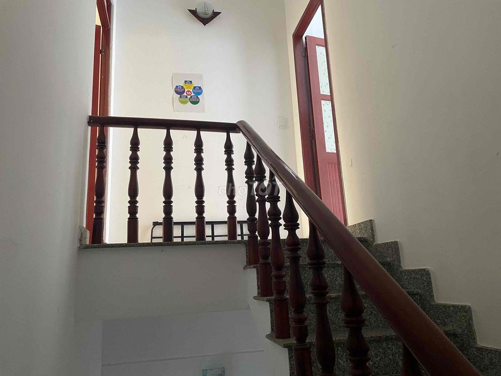 nhà cho thuê 4pn 5wc  rộng rãi phù hợp làm văn phòng hoặc kinh doanh