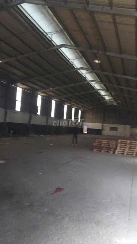 Cho thuê mặt bằng kho, nhà xưởng 1100m2 ngã tư Ga, An Phú Đông Quận 12