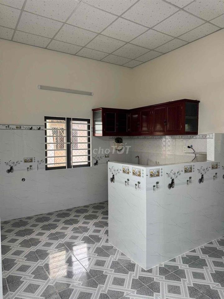 Cho thuê nhà cấp 4 rộng rãi, sạch đẹp, hẻm xe hơi, TX52 Q12