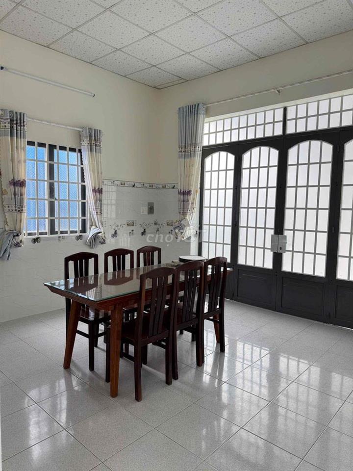 Cho thuê nhà cấp 4 rộng rãi, sạch đẹp, hẻm xe hơi, TX52 Q12