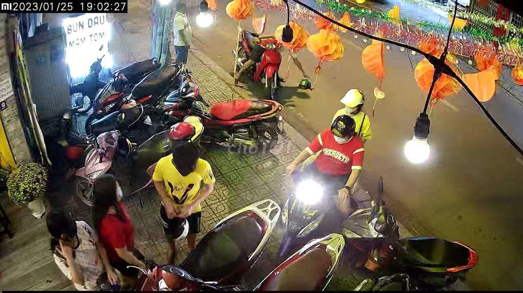 Sang quán bún đậu, nem nướng Nha Trang đường Nguyễn Văn Quá