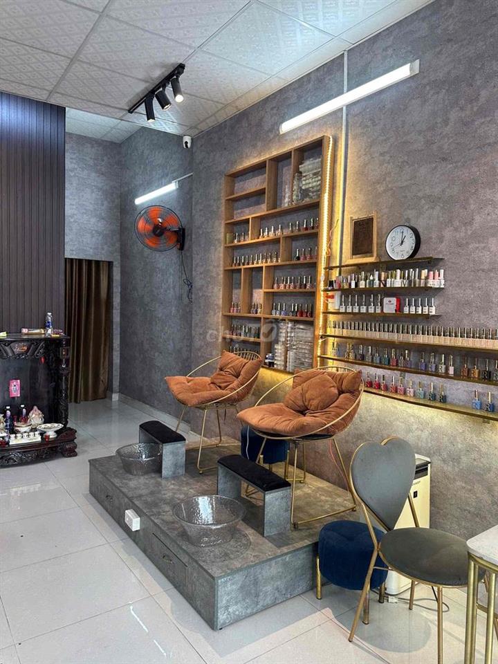 Sang Tiệm nails làm móng gội đầu thuê 6tr/tháng
