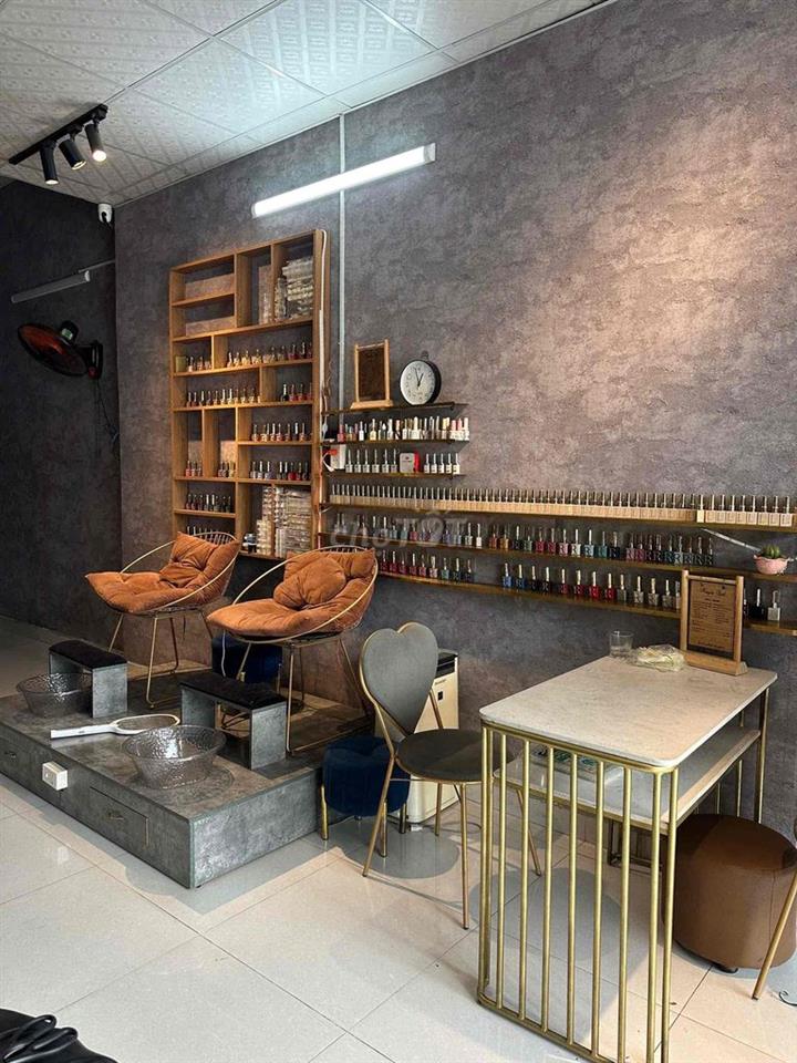 Sang Tiệm nails làm móng gội đầu thuê 6tr/tháng