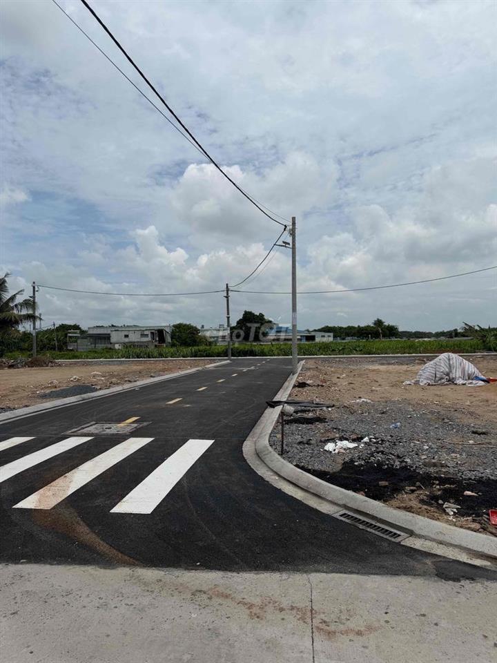 cách quốc lộ 1A 500 m50 m tới sông Sài Gòn