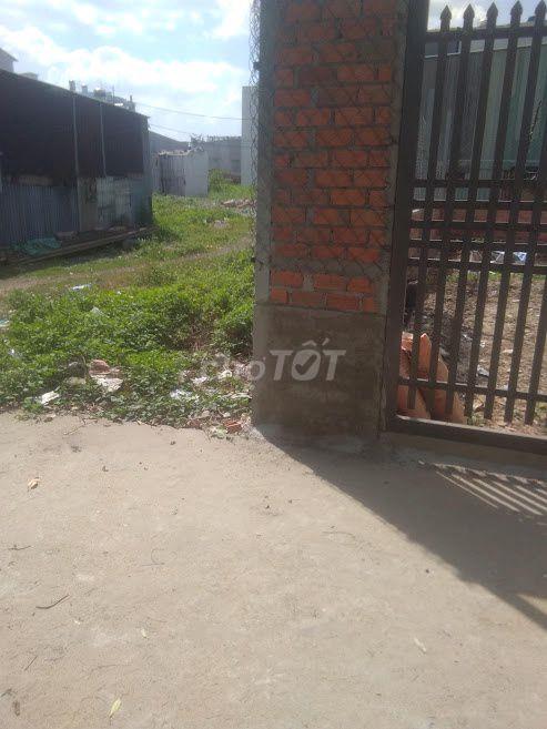 cần bán đất sau khu tưởng niệm vườn cau đỏ