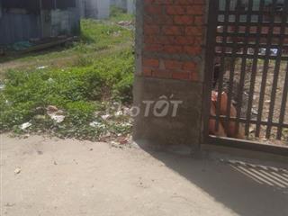 cần bán đất sau khu tưởng niệm vườn cau đỏ