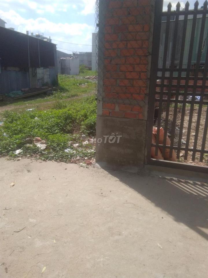 cần bán đất sau khu tưởng niệm vườn cau đỏ