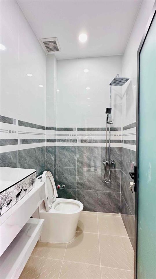 nhà mới xây giá 5,25 tỷ , 2 lầu , tặng nội thất