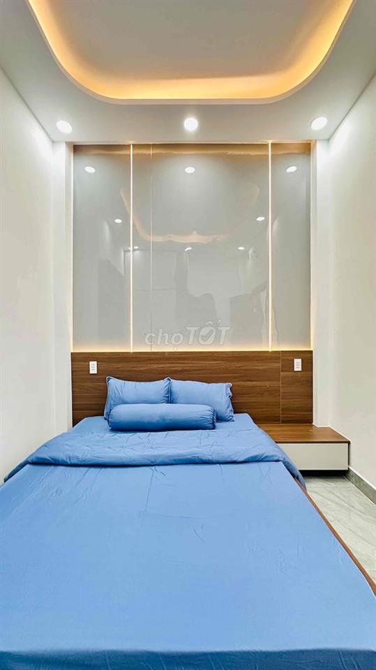 nhà mới xây giá 5,25 tỷ , 2 lầu , tặng nội thất