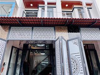 nhà mới xây giá 5,25 tỷ , 2 lầu , tặng nội thất