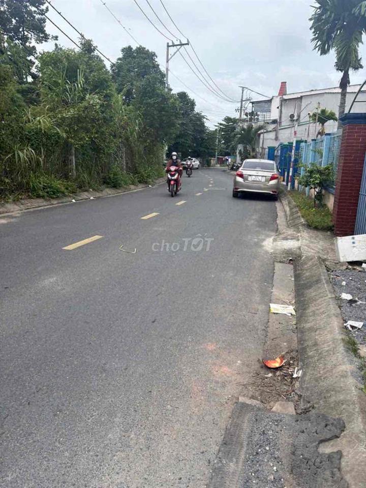 Đất 1200m hẻm xe hơi.khu dân cư