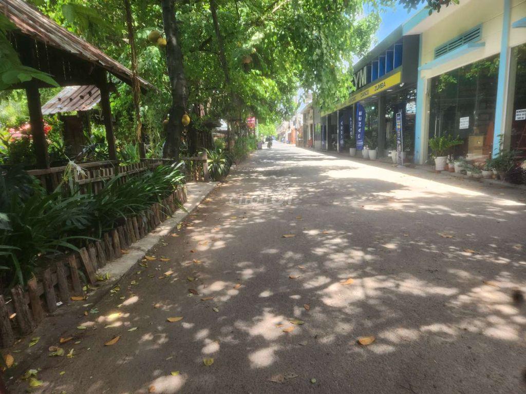 cho thuê hơn 3000m2 khu trung tâm quận 12 thích hợp làm kho bãi, BBQ..