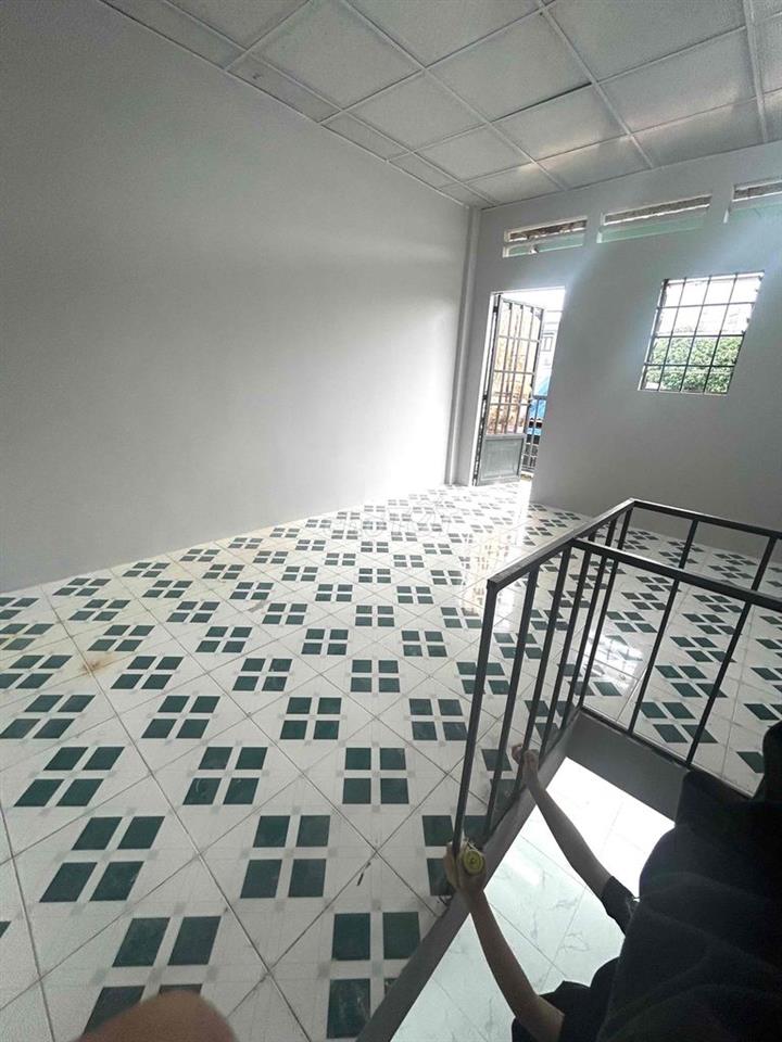 Phòng trọ cạnh cầu vượt ngã tư ga 1 Trệt 1 Lầu ban công