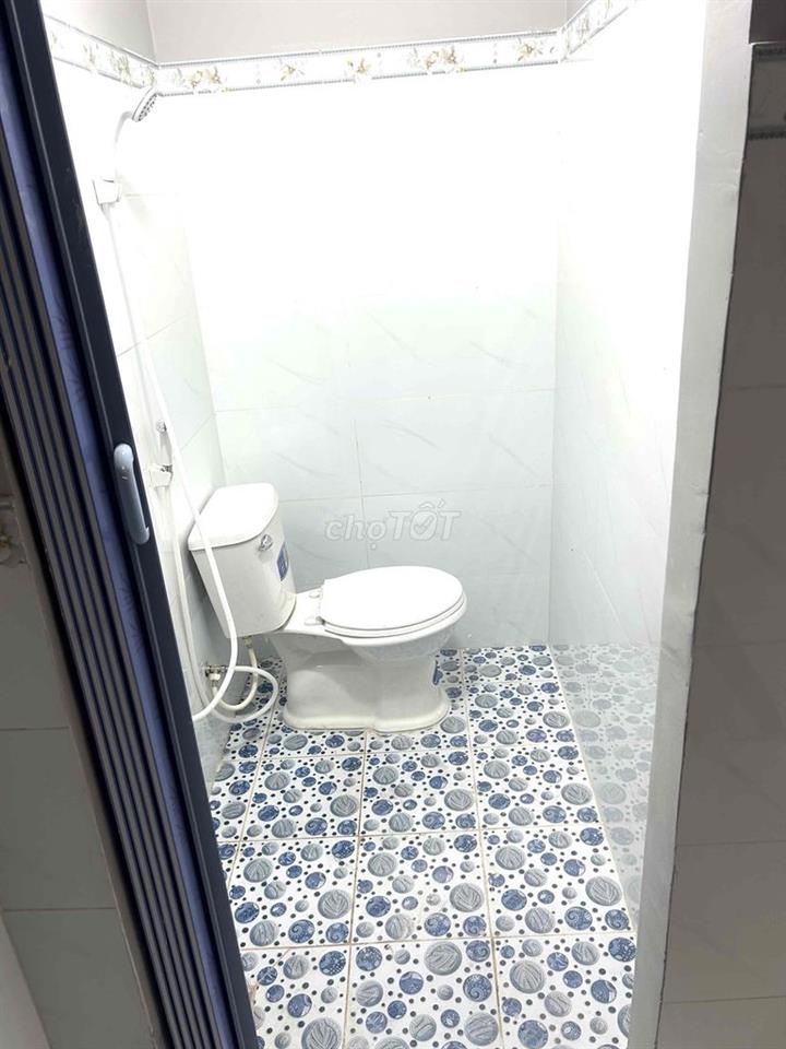 Phòng trọ cạnh cầu vượt ngã tư ga 1 Trệt 1 Lầu ban công