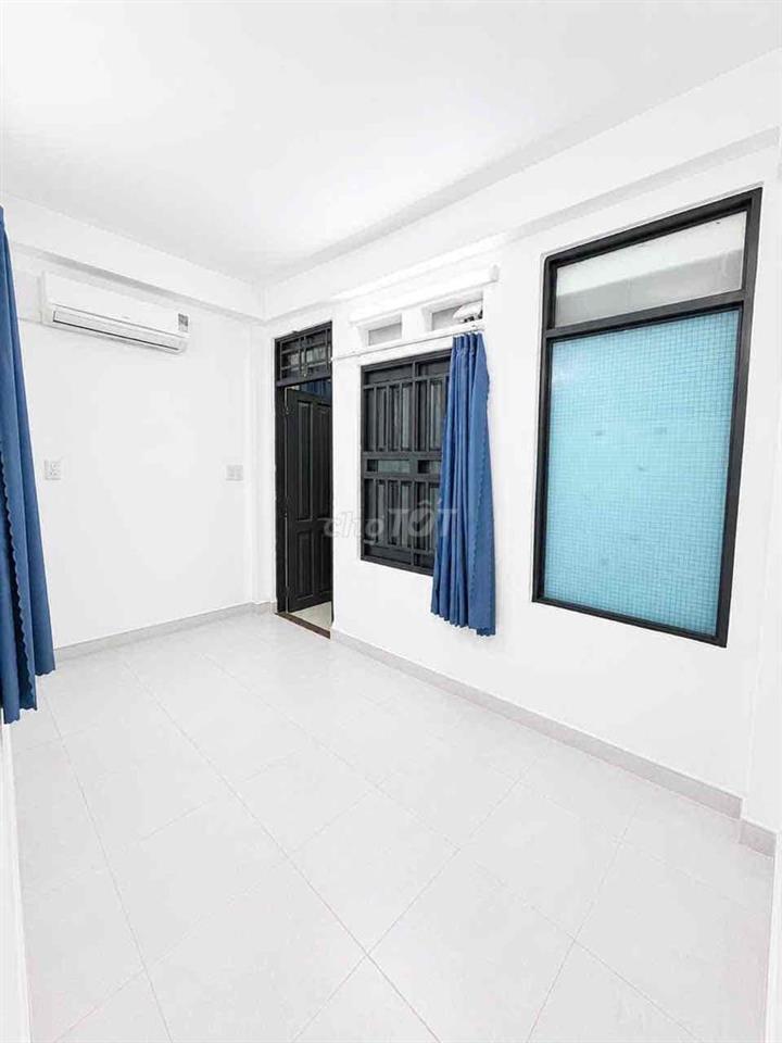 Tiện đi VLU IUH • Ban công to • tách bếp • nhà cực thoáng