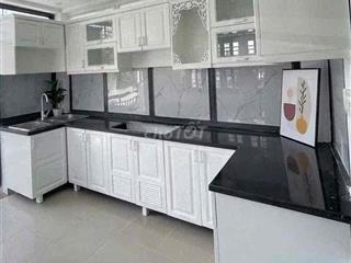 Tiện đi VLU IUH • Ban công to • tách bếp • nhà cực thoáng