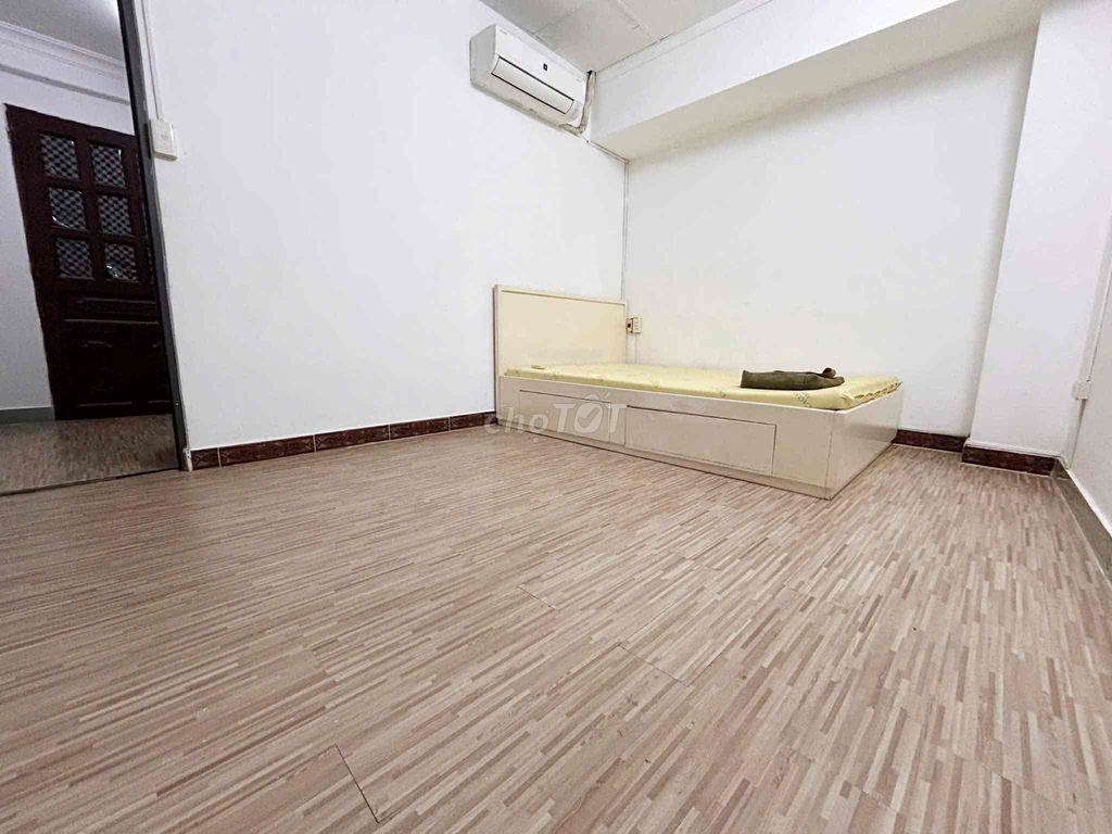 Ngay ĐH Gia Định • Giá Mềm Nhất GV • 1PN Tách Bếp • Bancol