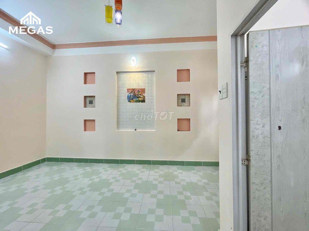 Gần CVPM • Sẵn Máy Lạnh • 2tr6 • Diện Tích To