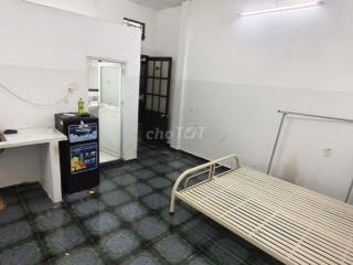 Phòng trọ nội thất cơ bản máy lạnh tủ lạnh