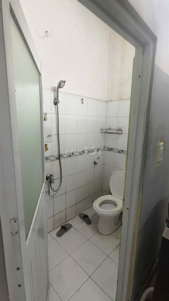 Phòng trọ nội thất cơ bản máy lạnh tủ lạnh