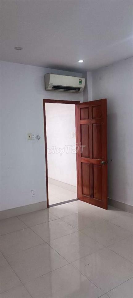 Phòng 20m2,Máy Lạnh,Giường,Cửa Sổ,Giờ Giấc Tự Do, 2tr2/Tháng