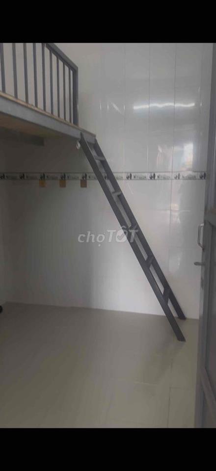 4 Phòng cho thuê ngay trường đh Nguyễn Tất Thành, chợ vườn lài Q12