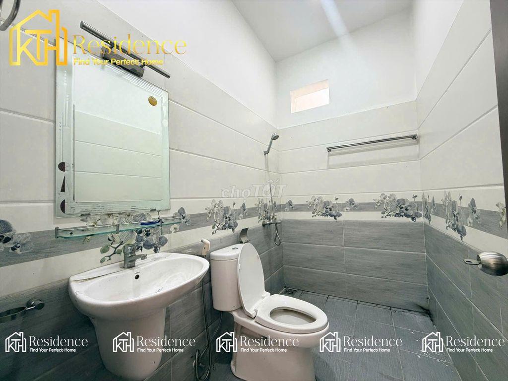 PHÒNG ĐẸP BAN CÔNG CỬA SỔ THOÁNG MÁT FULL NỘI THẤT