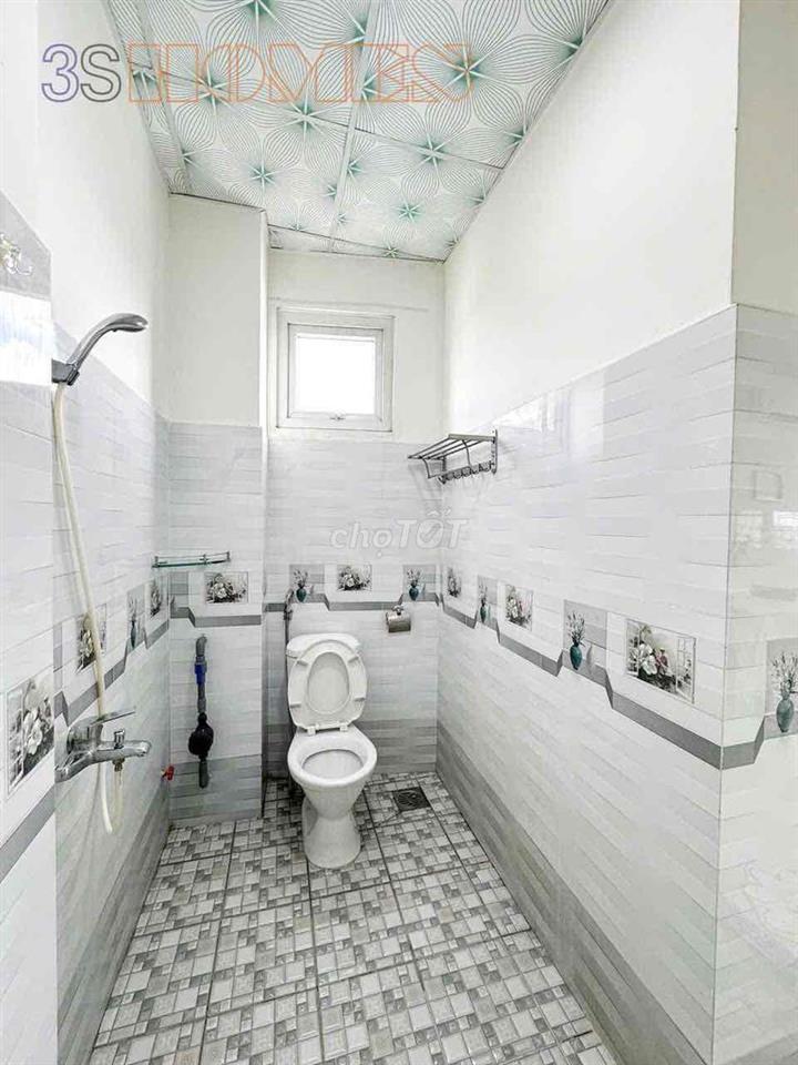 PHÒNG MỚI SÁT SÂN BAY – BAN CÔNG RIÊNG, FULL NỘI THẤT