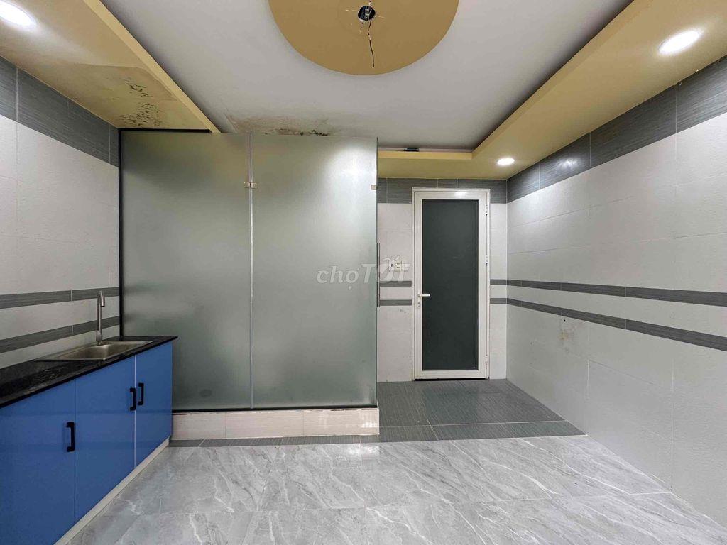 PHÒNG STUDIO FULL NỘI THẤT CỬA SỔ TRỜI