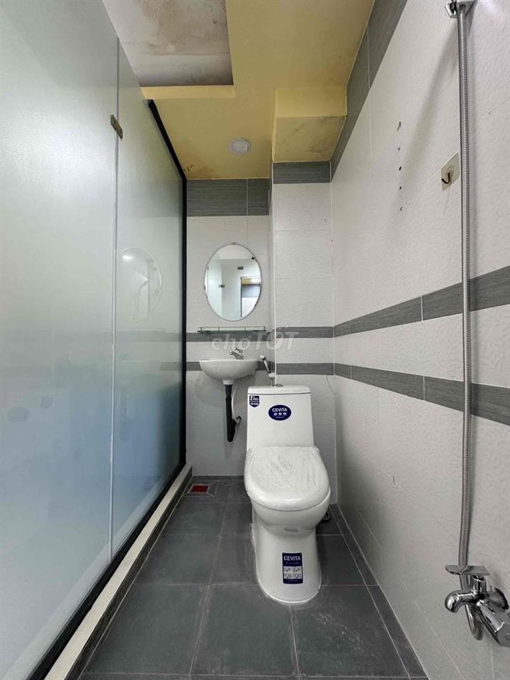 PHÒNG STUDIO FULL NỘI THẤT CỬA SỔ TRỜI