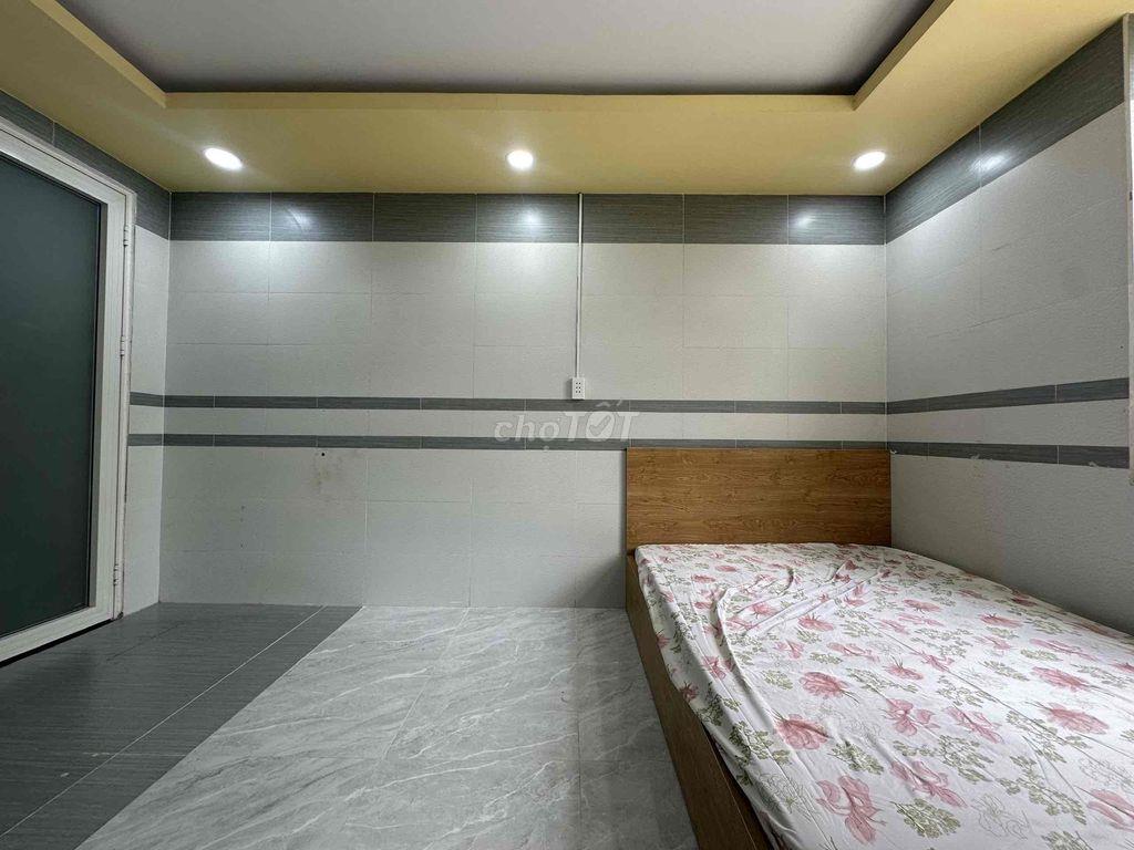 PHÒNG STUDIO FULL NỘI THẤT CỬA SỔ TRỜI