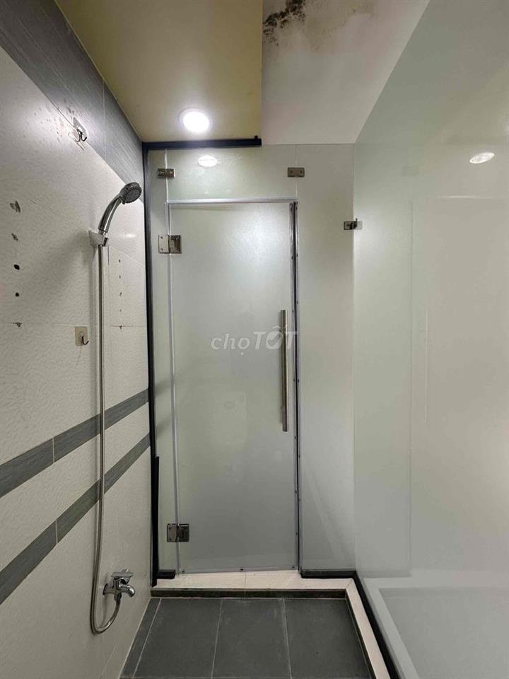 PHÒNG STUDIO FULL NỘI THẤT CỬA SỔ TRỜI