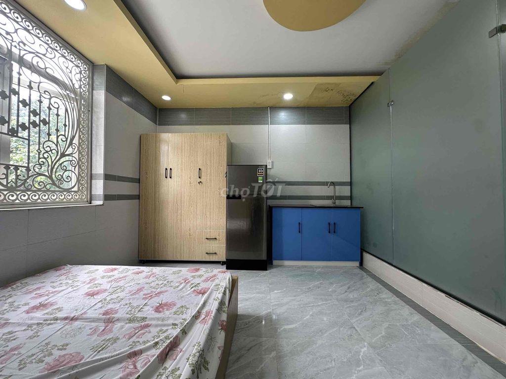 PHÒNG STUDIO FULL NỘI THẤT CỬA SỔ TRỜI