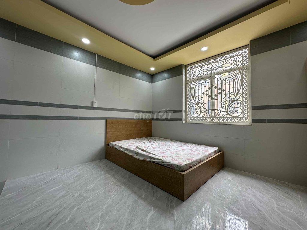 PHÒNG STUDIO FULL NỘI THẤT CỬA SỔ TRỜI