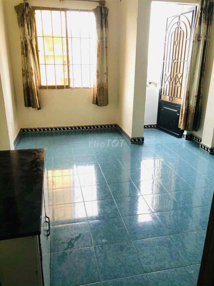 ngay ngã 4 Phan Văn Trị- Nguyễn Thái Sơn