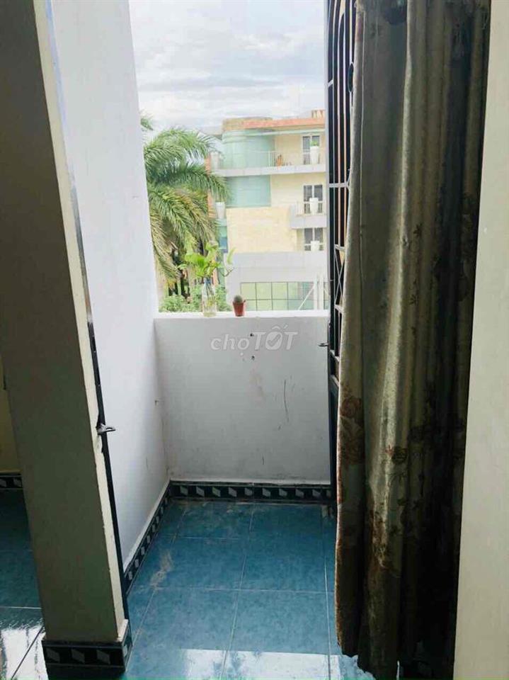ngay ngã 4 Phan Văn Trị- Nguyễn Thái Sơn