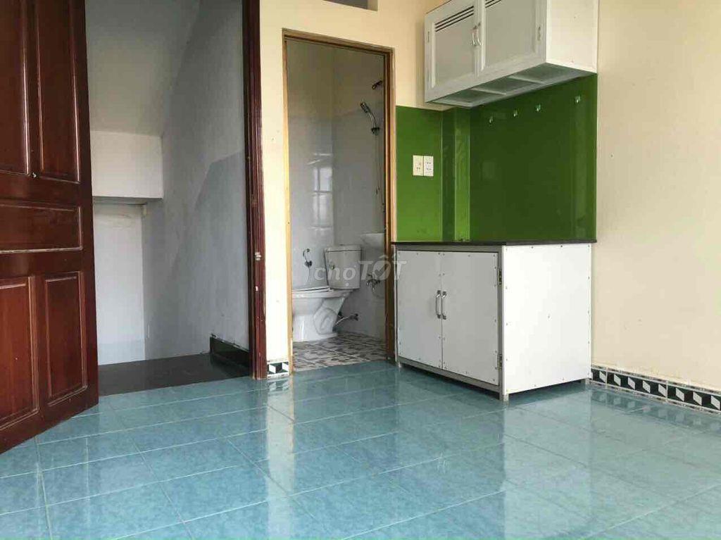ngay ngã 4 Phan Văn Trị- Nguyễn Thái Sơn