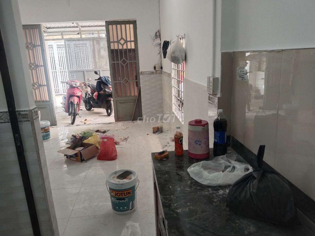 nhà gần chợ công viên 