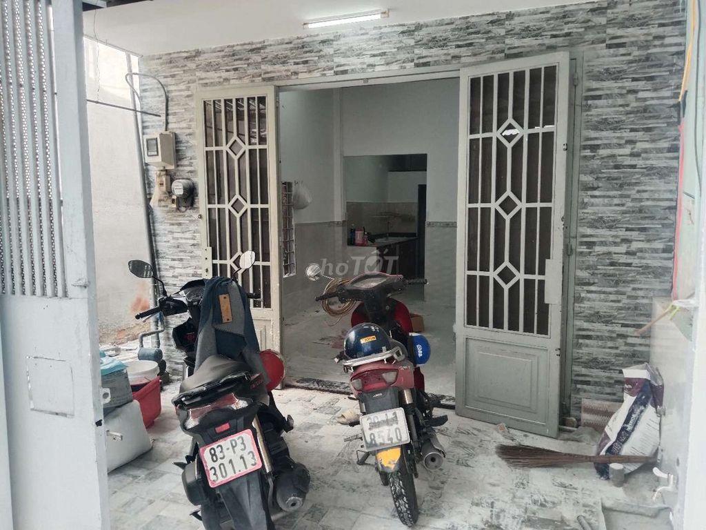 nhà gần chợ công viên 