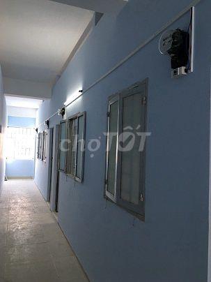 Phòng trọ 18m2 có gác, kệ bếp đường Nguyễn Văn Quá Quận 12