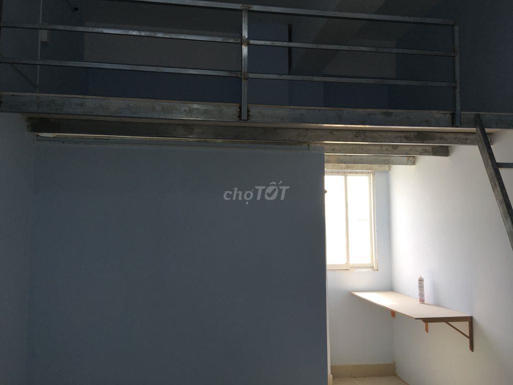 Phòng trọ 18m2 có gác, kệ bếp đường Nguyễn Văn Quá Quận 12