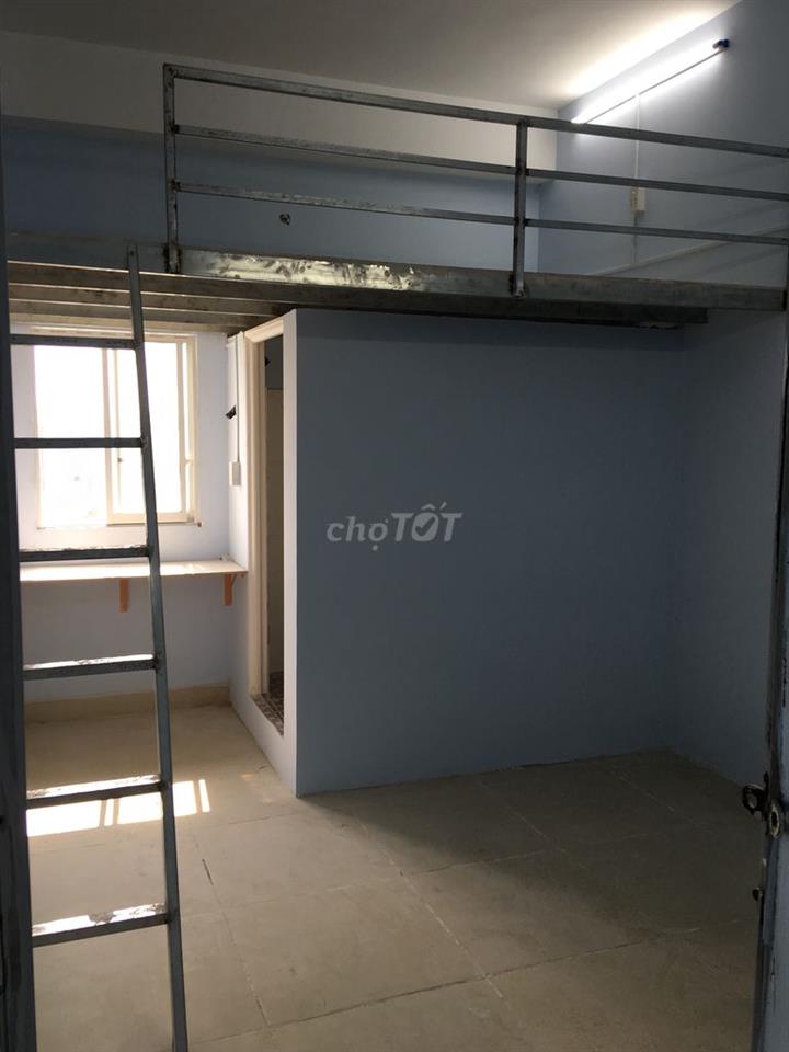 Phòng trọ 18m2 có gác, kệ bếp đường Nguyễn Văn Quá Quận 12