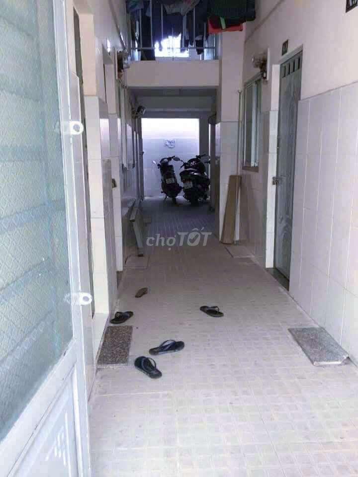 còn 1 phòng 16m2  giá 1tr7