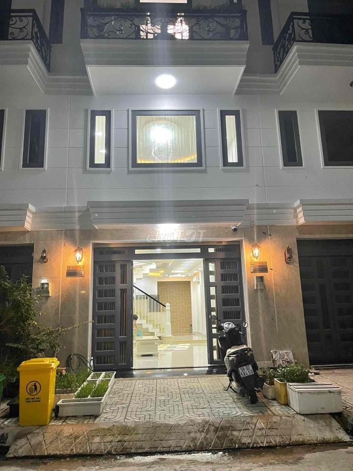 Cho nữ thuê phòng máy lạnh 35m2, giá 2trieu5