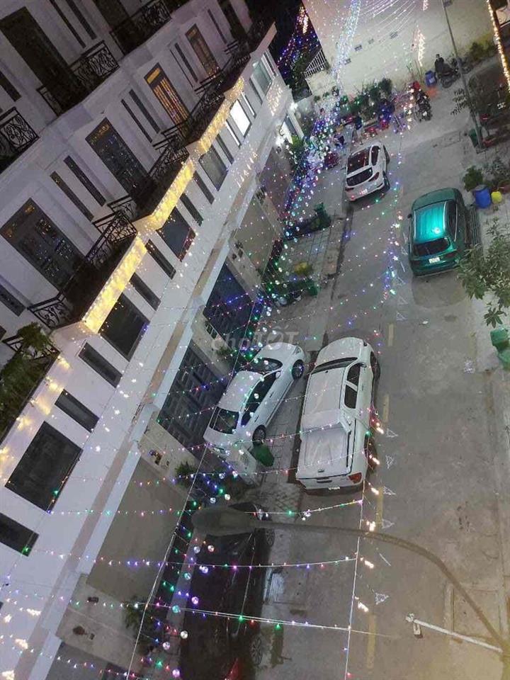 Cho nữ thuê phòng máy lạnh 35m2, giá 2trieu5