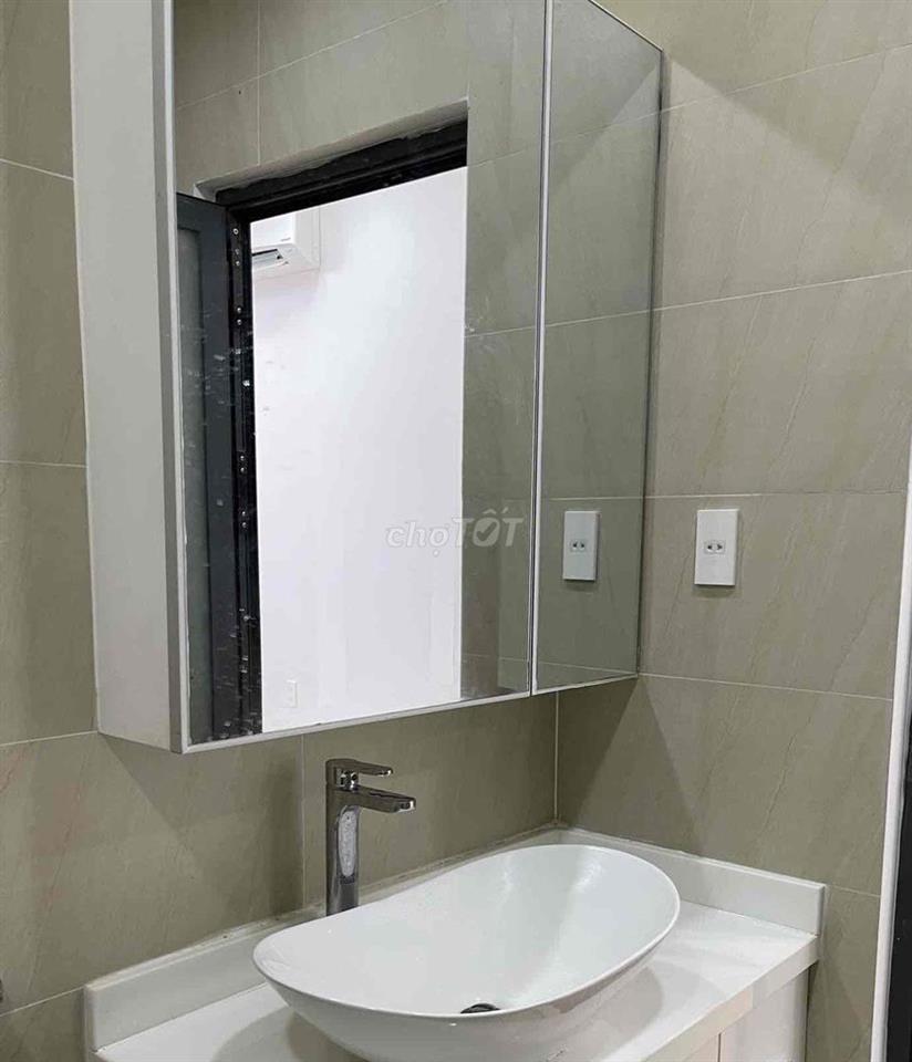 Cho nữ thuê phòng máy lạnh có ban công,  khu nhà phố.