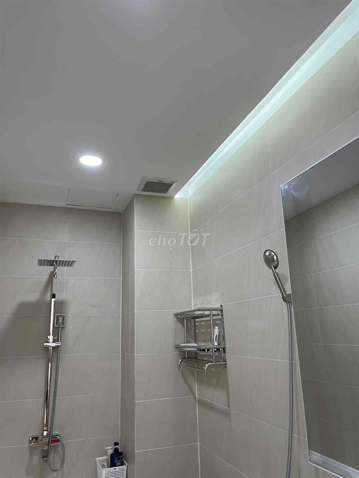 Cho nữ thuê phòng máy lạnh có ban công,  khu nhà phố.